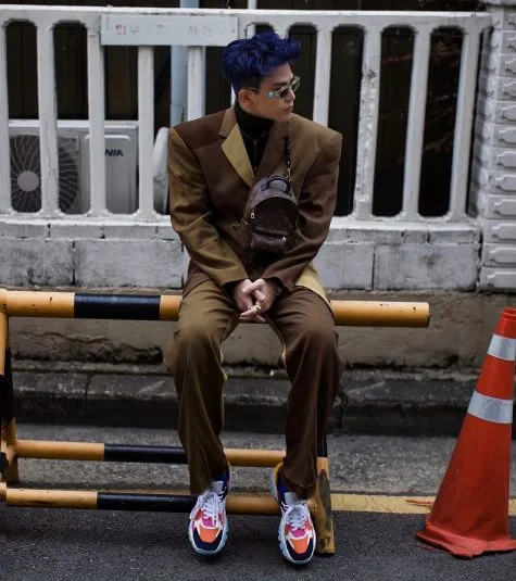 Decao nhiều lần giành vị trí quán quân trong top sao nam mặc đẹp của ELLE Man. Ảnh: Instagram @dec.ao