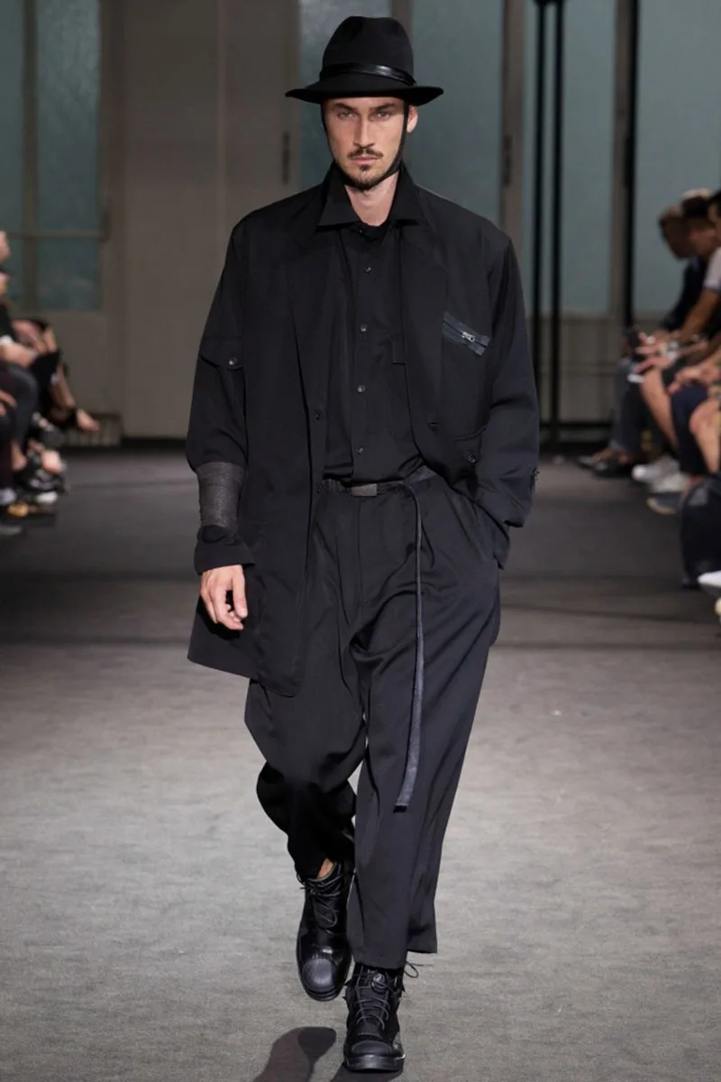 NTK Yohji Yamamoto: Xấu xí, bẩn thỉu đôi khi lại rất đẹp