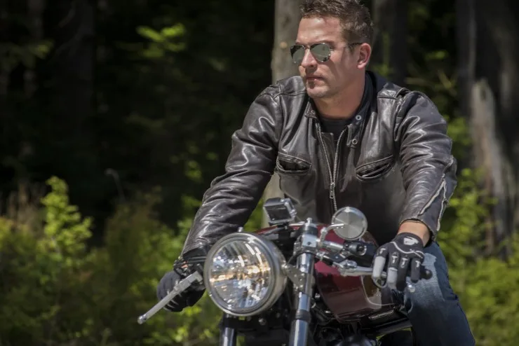 Ryan Reynolds & Triumph Thruxton cafe racer 9 - elle man