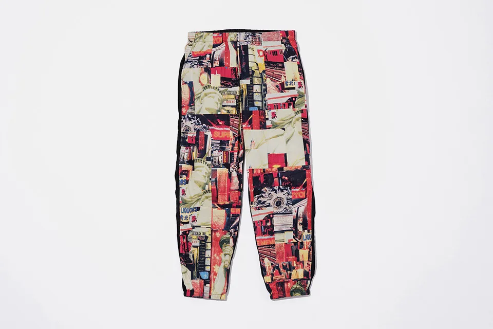 Mẫu quần jogger với họa tiết mang đậm hơi thở đường phố Nhật Bản qua góc nhìn của nhà mốt Comme des Garçons. Ảnh: Supreme
