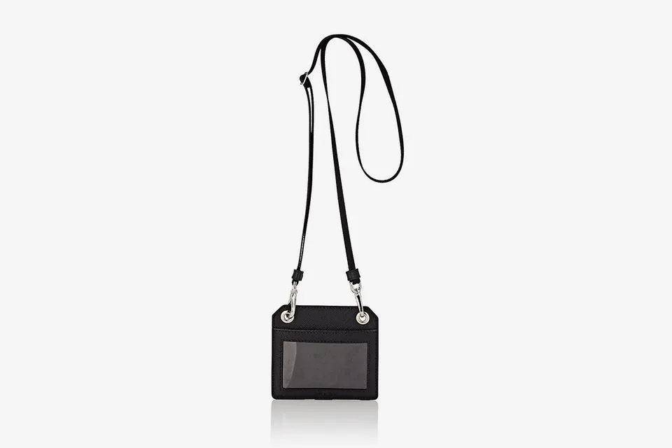 Chiếc túi có giá khoảng 310$. Ảnh: Highsnobiety