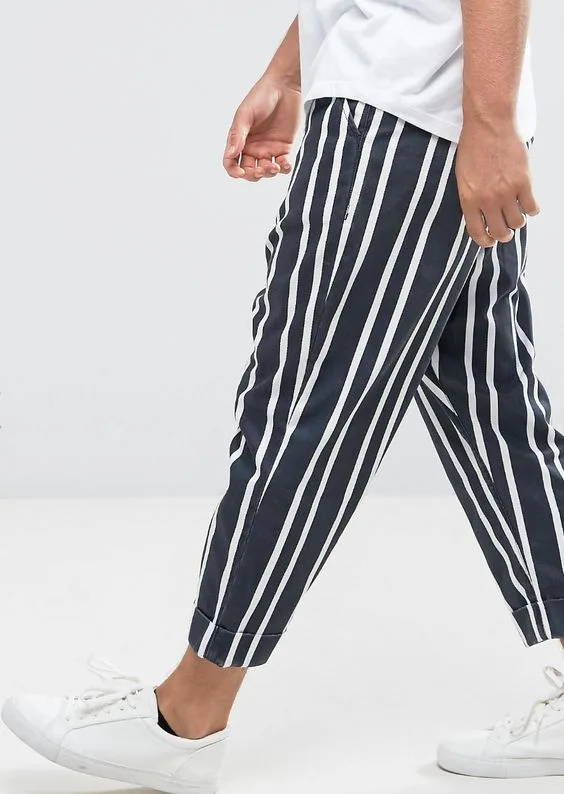 Phối hợp họa tiết kẻ sọc cùng những tone màu minimalism