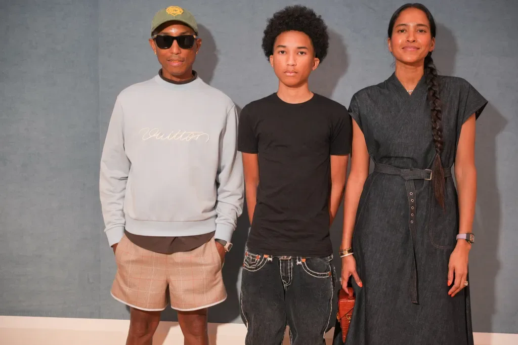 Pharrell Williams cùng vợ và con trai