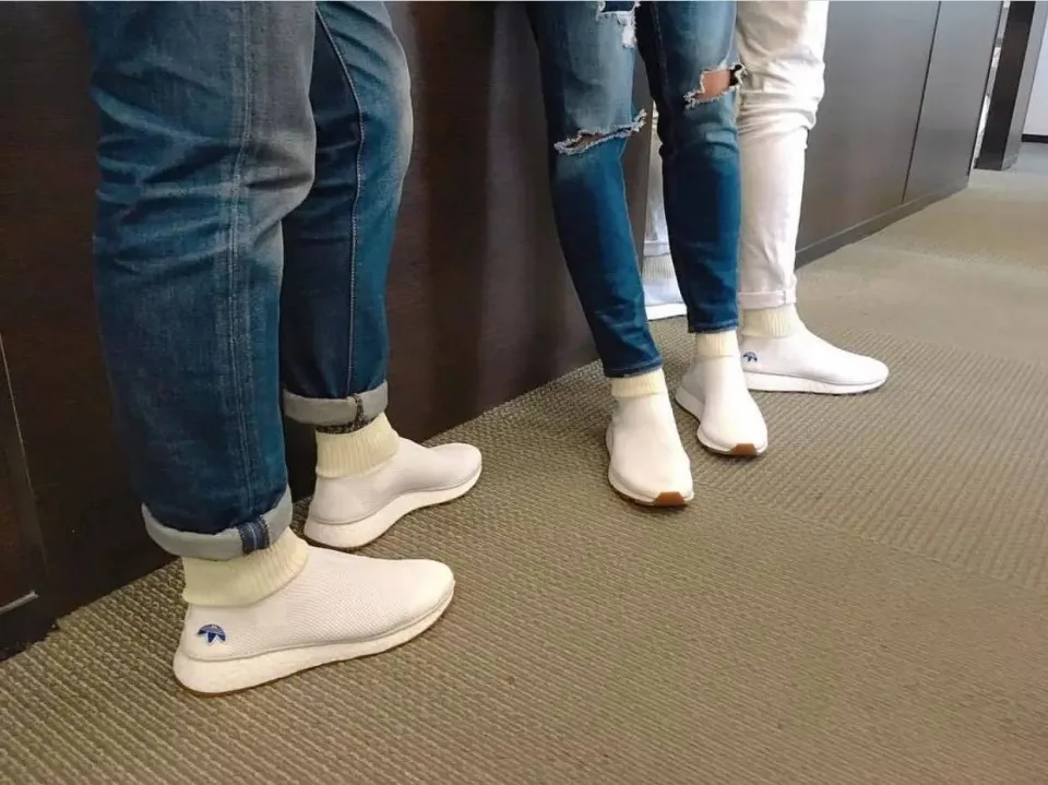 giay the thao cong nghe knit - adidas x Alexander Wang Run Cleaner - elle man 1