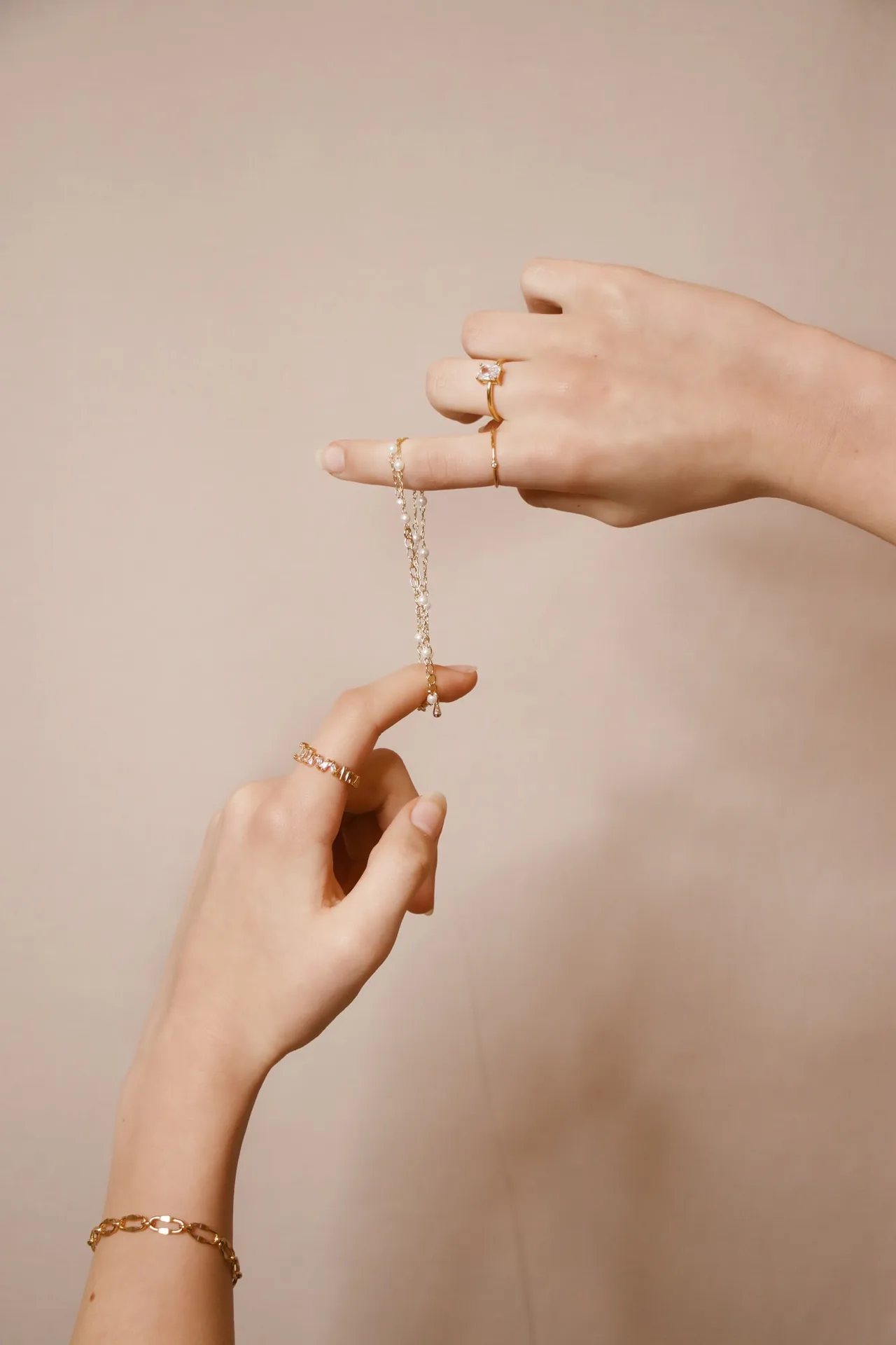 Qùa tặng Giáng Sinh - trang sức - Joeyy Lee Unsplash