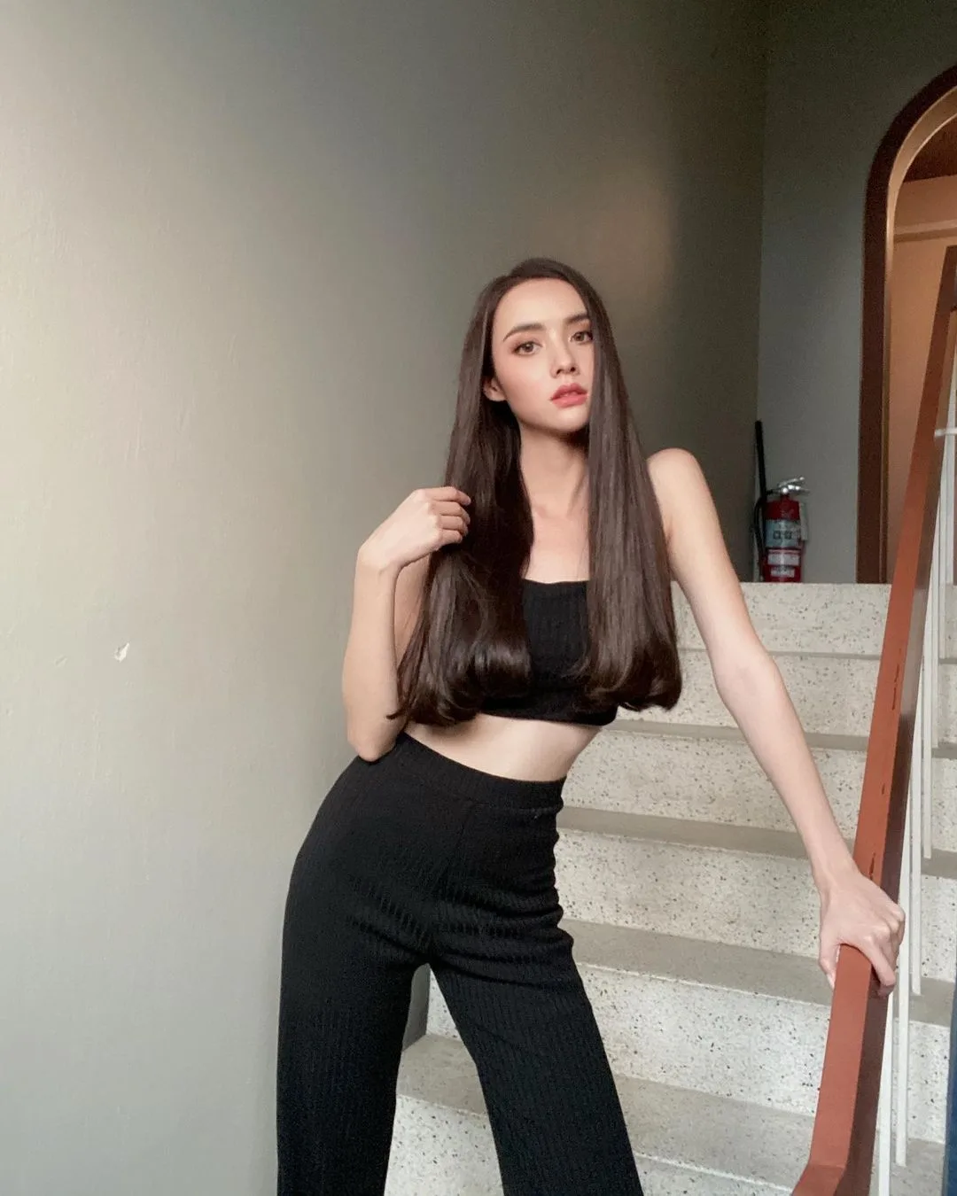 ngoi sao thai lan Mookda Narinrak - elle man (5)