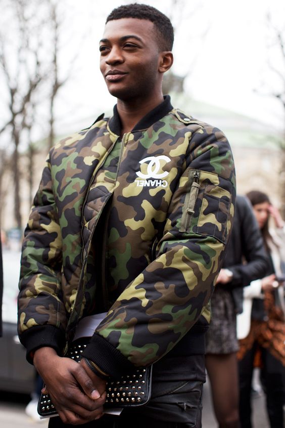 Tinh tế và nam tính với áo khoác Bomber họa tiết Camo