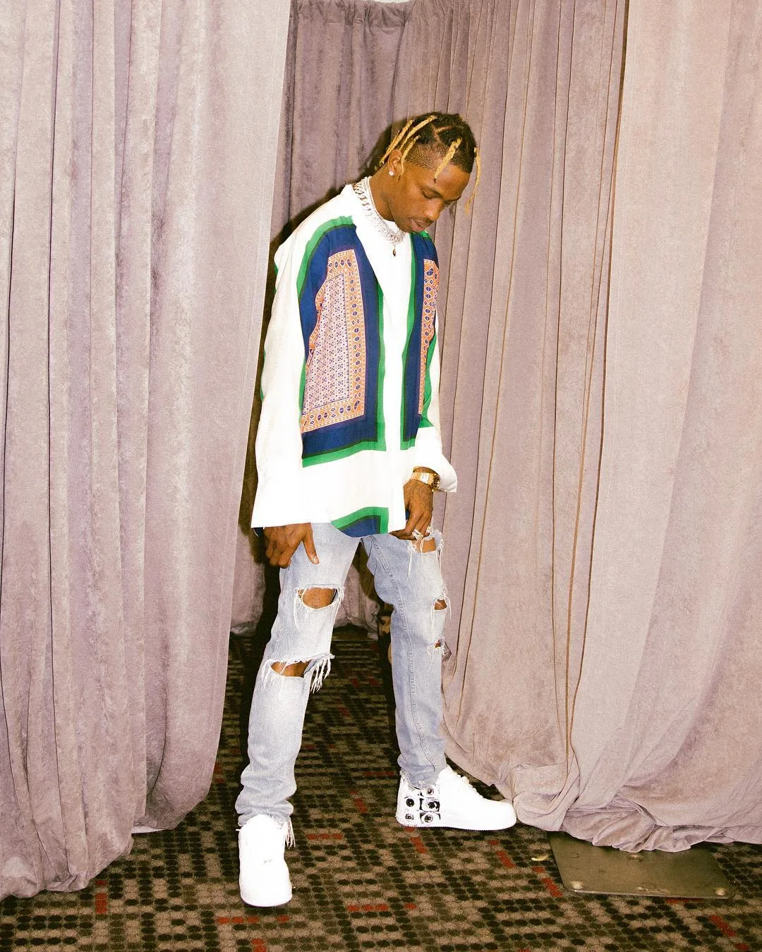 Travis Scott mang đến phong cách phối đồ thú vị cho top thời trang sao nam tuần 3 tháng 11/2018. Ảnh: Instagram @travisscott