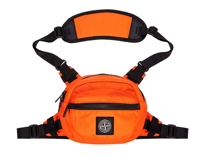 túi thời trang của hãng stone-island màu cam neon đeo trước ngực