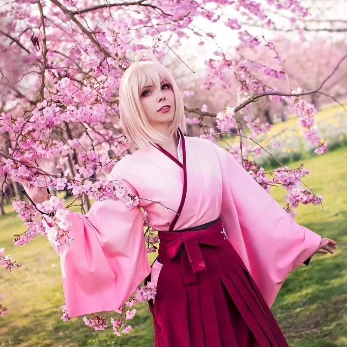 nữ cosplay 2 - calssara bên hoa đào