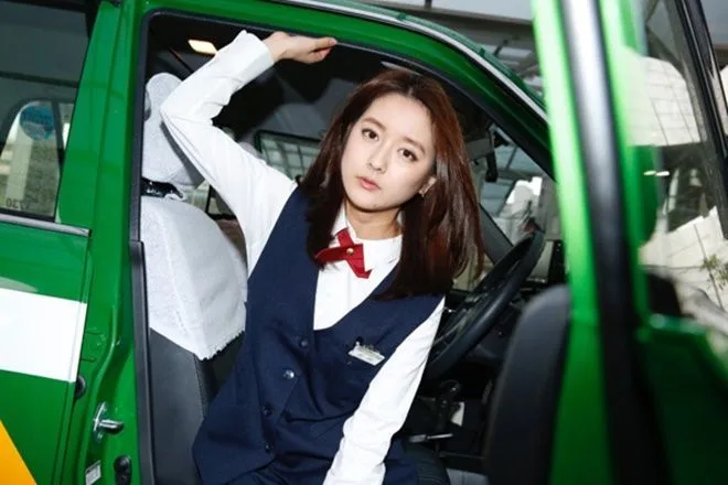 nu tai xe taxi ikuta kana - elle man 22