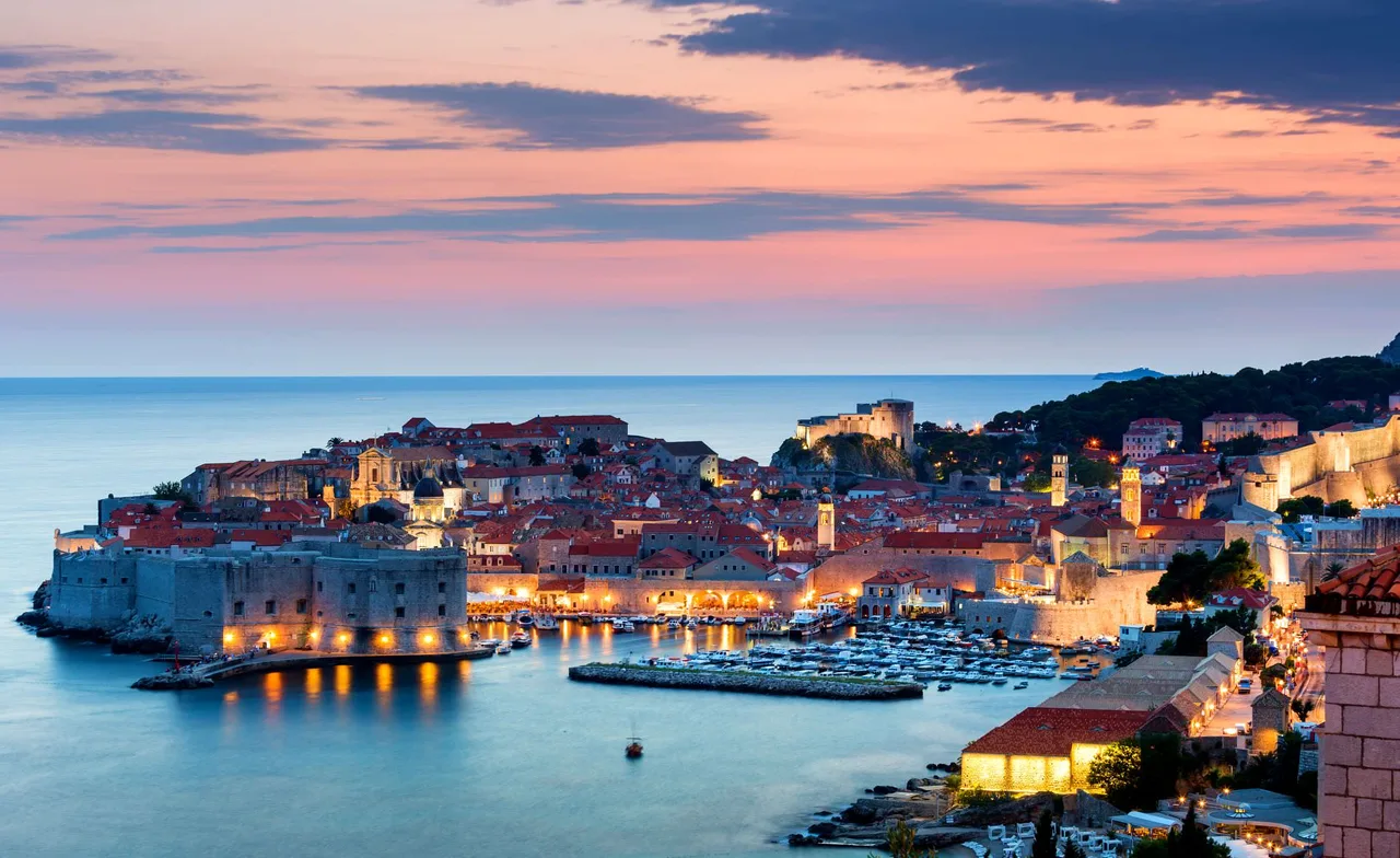 Hình ảnh thơ mộng của đất nước Croatia về đêm. Ảnh: Circolonauticocervia