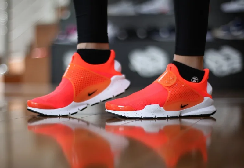 giay the thao dau He 2016 - Nike Sock Dart Total Crimson 3 - elle man