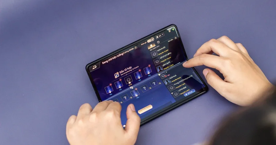 SAMSUNG Galaxy Z Fold3 gaming phone