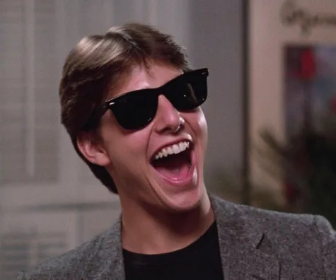 Tom Cruise đeo Wayfarer trong phim Risky Business Tom Cruise đeo Wayfarer trong phim Risky Business