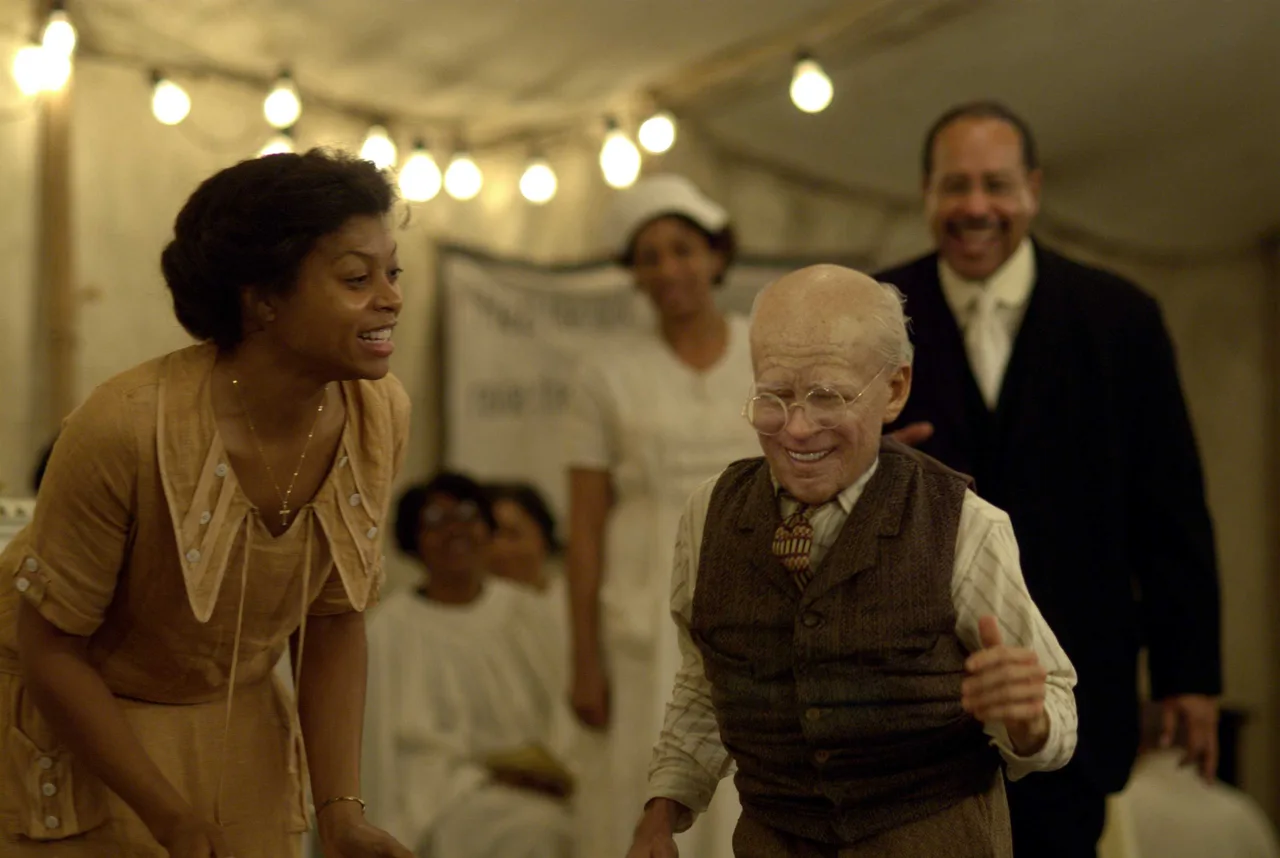 Phim ve gia dinh - elle man 4 - The curious case of Benjamin Button