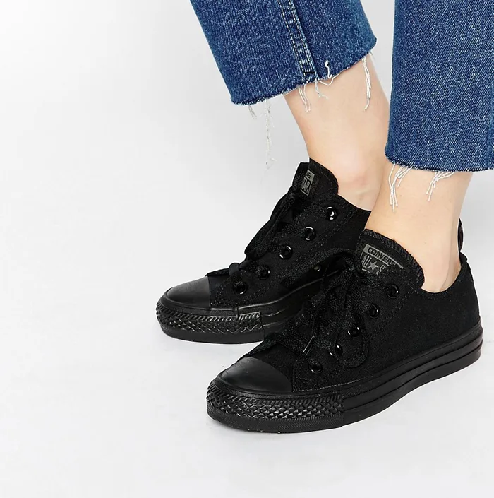5 kieu giay the thao - all-black -Converse Chuck 2 Ox Black Mono - elle man
