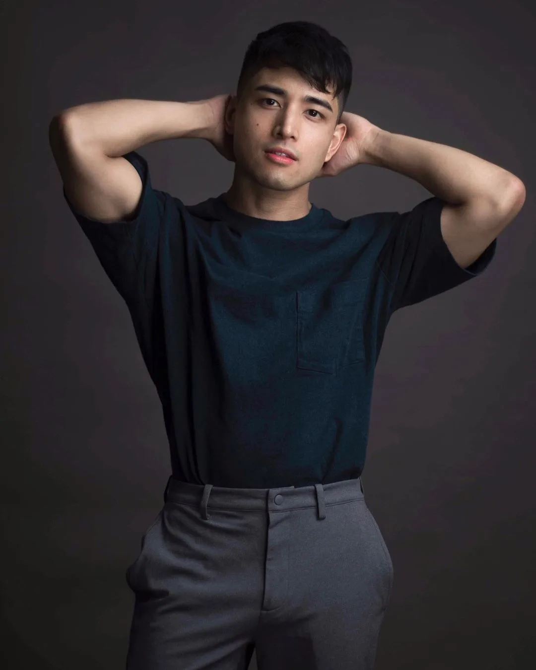 phối đồ với áo thun basic - mike