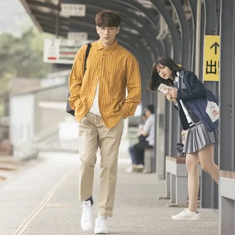 Hình ảnh trong một MV gần đây của Isaac chứng tỏ anh chàng vẫn luôn theo đuổi phong cách chàng trai thư sinh ngọt ngào. Ảnh: Instagram @isaaclion