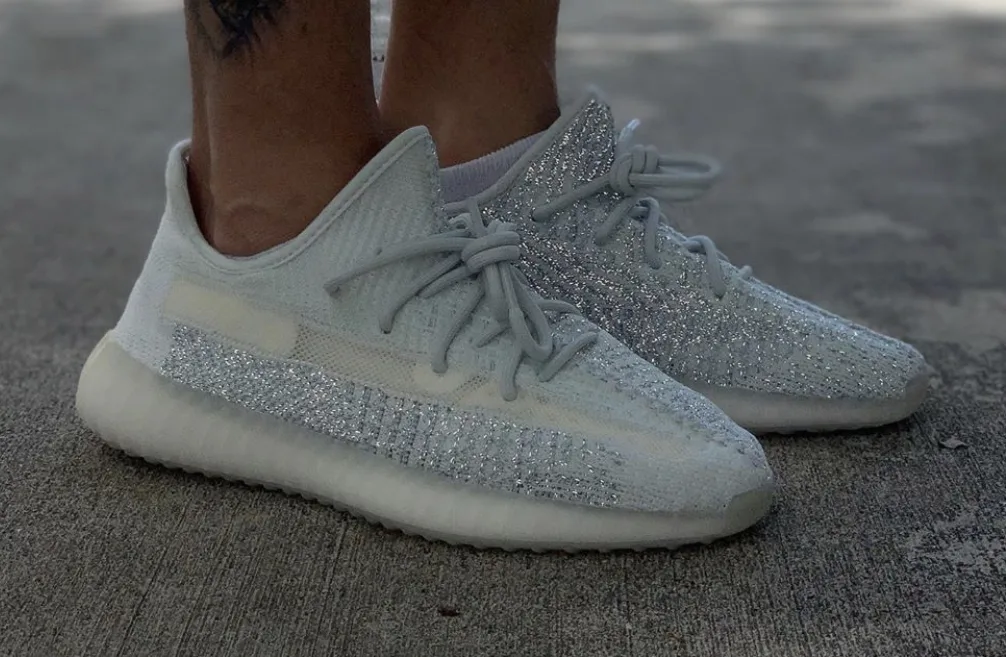 Đôi Adidas Yeezy Boost 350 V2 Cloud White Reflective