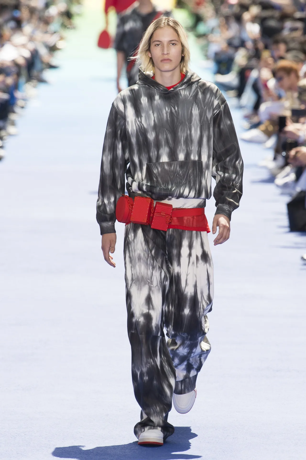tin tuc thoi trang cuoi thang 6.2018 - virgil abloh - elle man 6