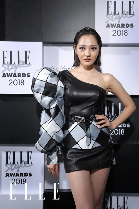 Bảo Anh có mặt tại lễ trao giải từ rất sớm. Ảnh: Đại Ngô Studio