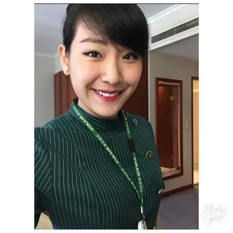 nu tiep vien hang khong viet nam - chung the hong - elle man 1