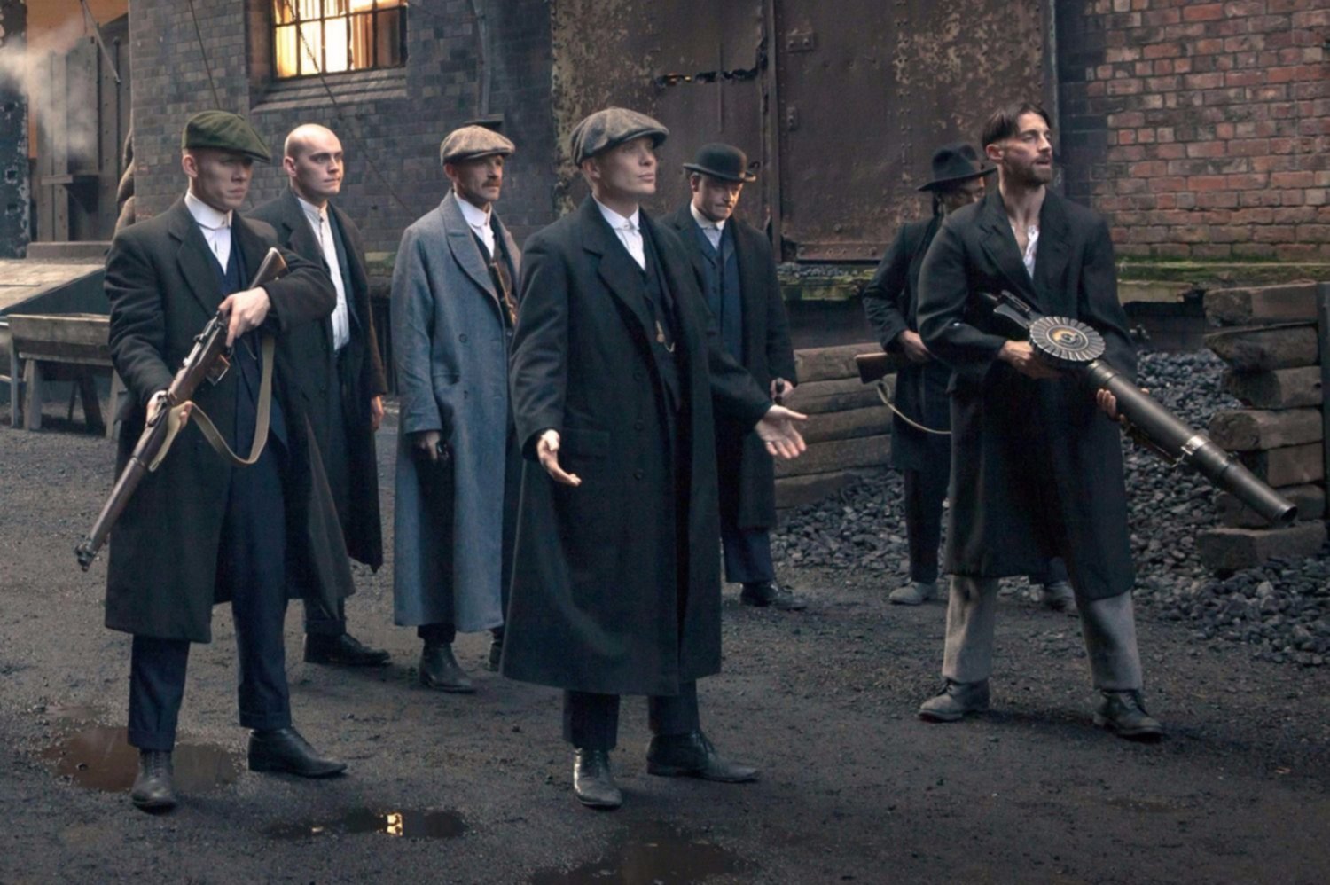 thời trang phim Peaky Blinder - áo topcoat