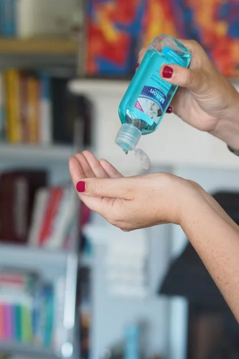 rửa tay với gel