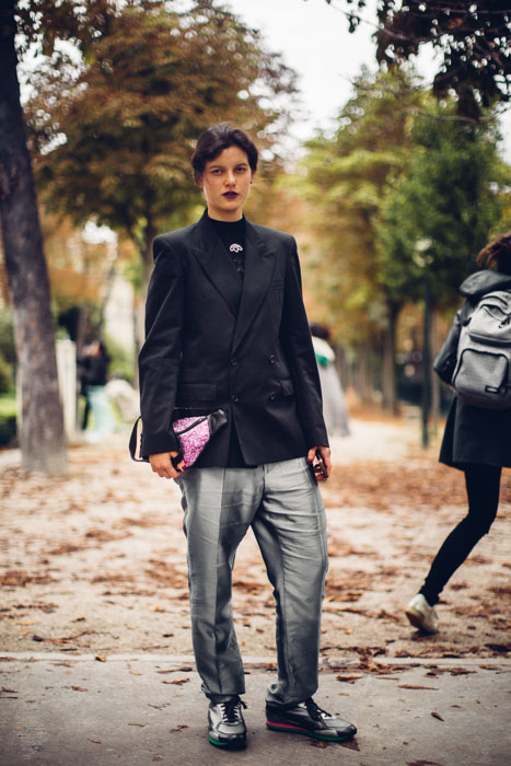 Street style Paris tại tuần lễ thời trang Xuân-Hè 201718 elleman17