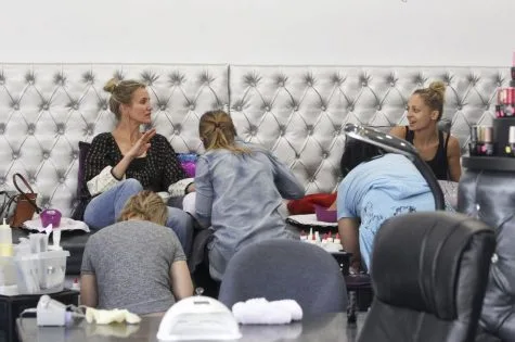 CAMERON DIAZ and NICOLE RICHIE at a Nail Salon in Beverly Hills 2452017 - hawtcelebs - elle vietnam