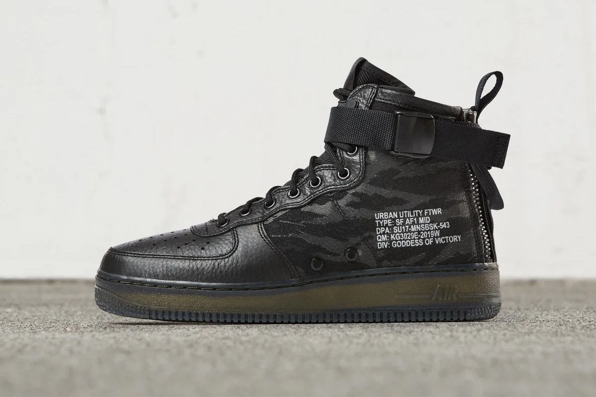 giay the thao tuan 1 thang 6.2017 - Nike SF-AF1 Mid Black - elle man