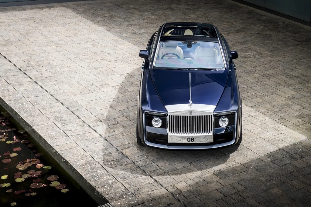 xe hoi rolls-royce sweptail - elle man 1