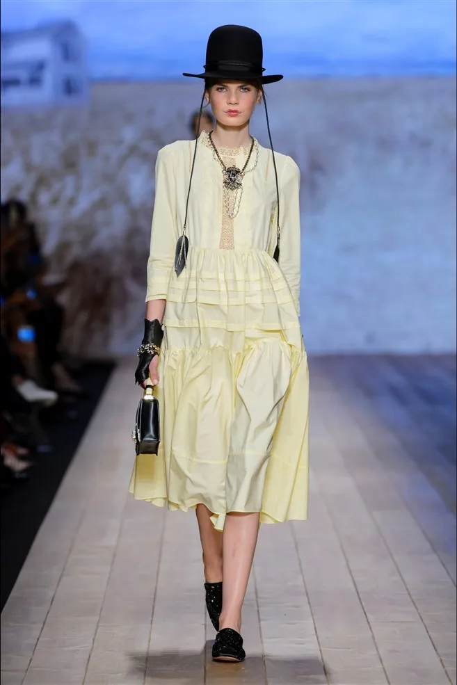 uu dai mua He 2018 - elle man - Elisabetta Franchi (RESA)