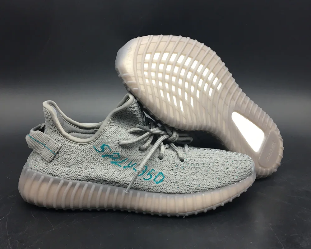 adidas Yeezy Boost 350 V2 dựa có chút thay đổi về màu sắc nhưng vẫn giữ nguyên phom dáng đặc trưng. Ảnh: adidas