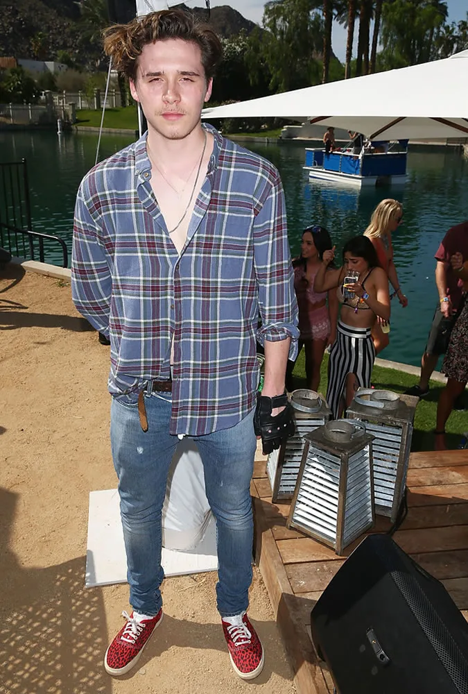 phong cach thoi trang - elle man 8 - Brooklyn Beckham