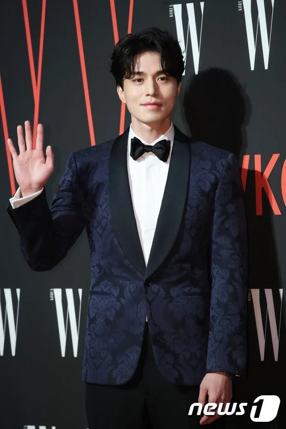 Nụ cười LLee Dong Wook đã đốn tim không biết bao nhiêu fan girl. Ảnh: News 1