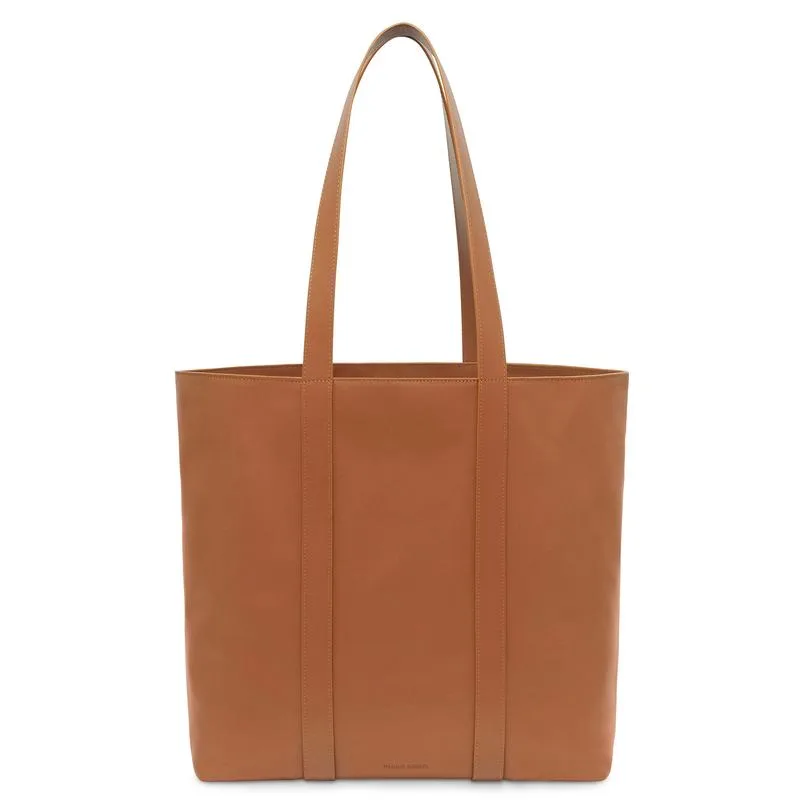 Thiết kế đơn giản và sang trọng của chiếc túi của thương hiệu Mansur Gavriel có giá 675$. Ảnh: Mansur Gavriel