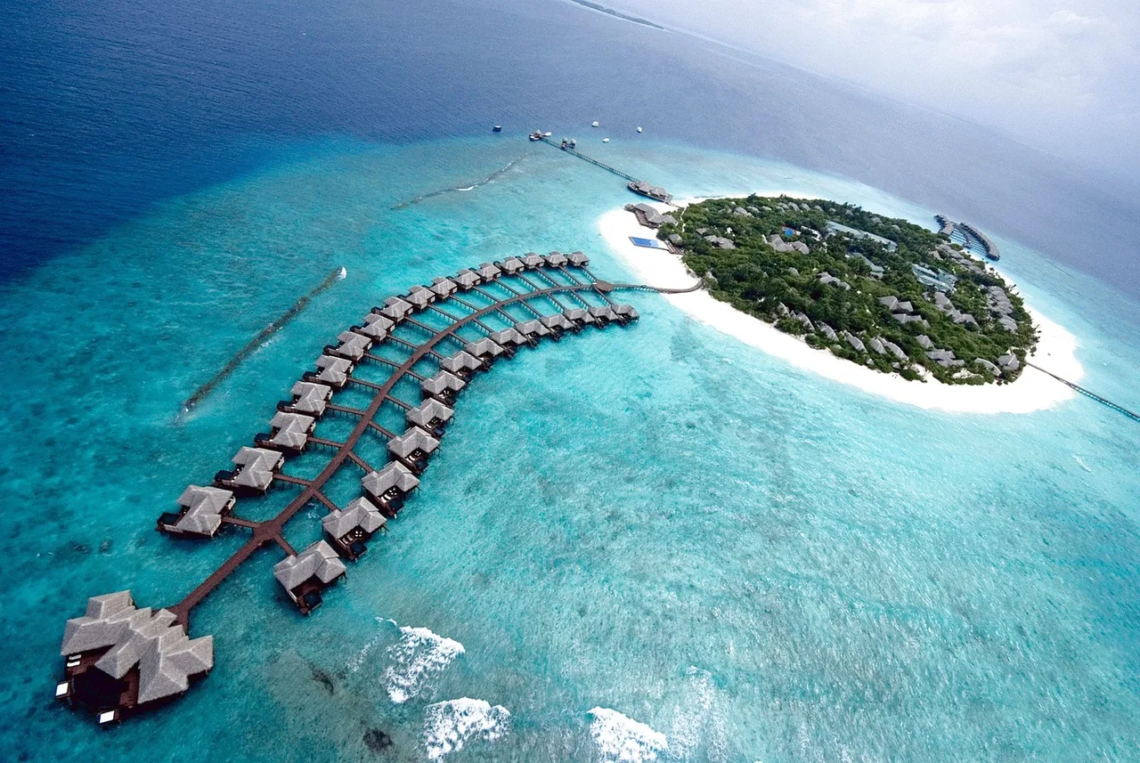 quoc gia - maldives - elle viet nam 2