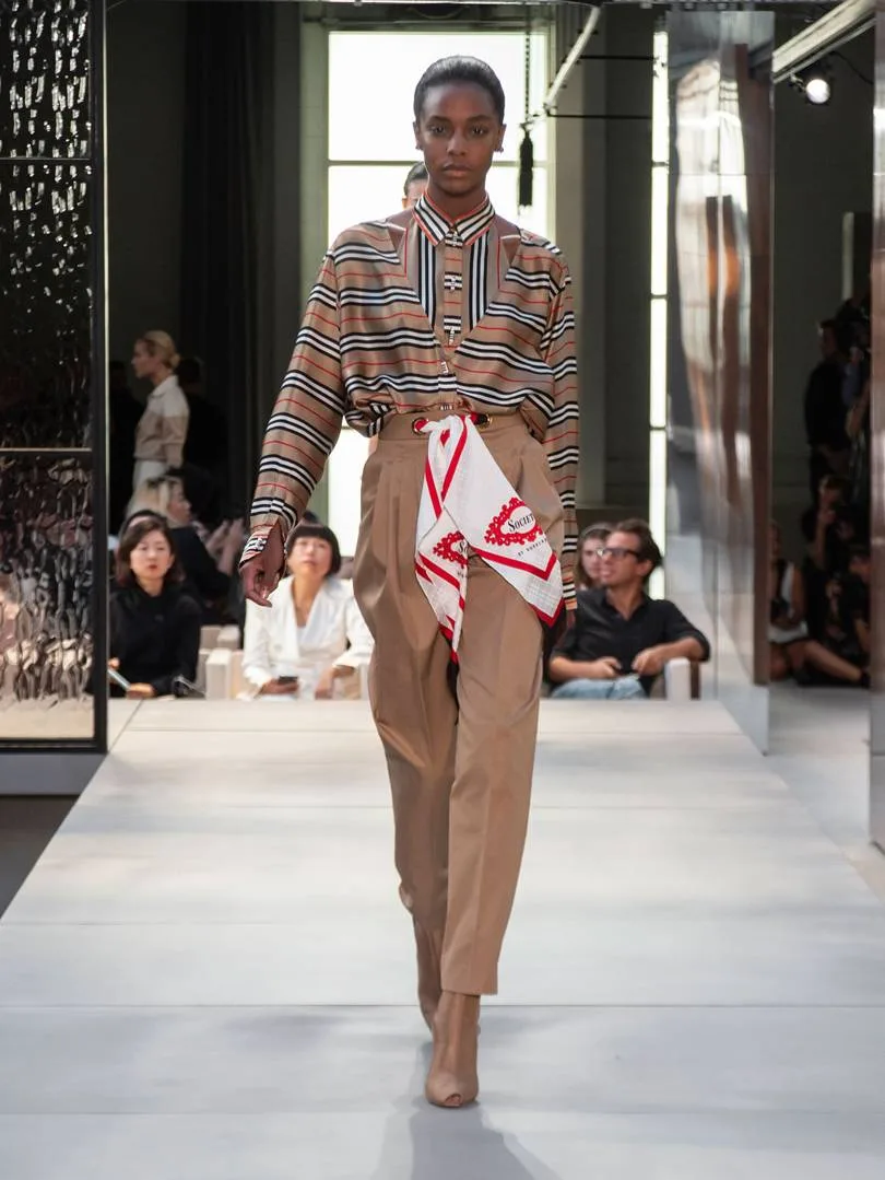 Riccardo Tisci đã tạo ra một kỉ nguyên mới cho Burberry bằng hàng loạt thay đổi dẫn đến thành công như ngày hôm này. Ảnh; Vogue