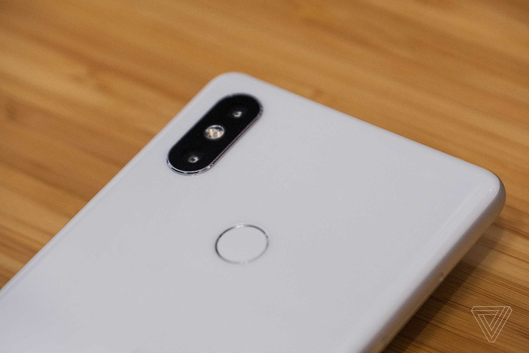 điện thoại tràn màn hình - mi mix 2s - elle man 1