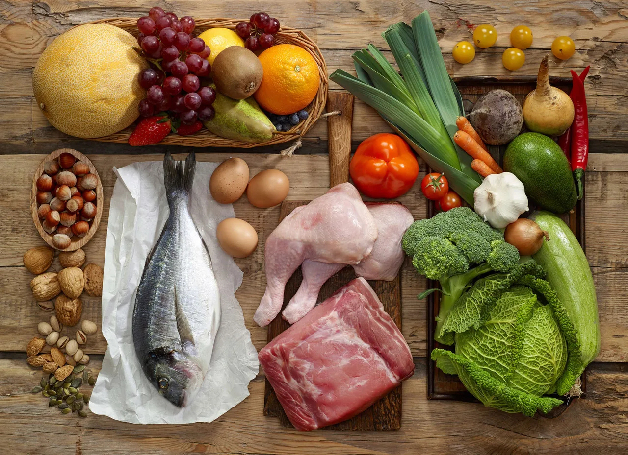 Chế độ ăn đóng quai trò quan trọng đến da bóng nhờn. Ảnh: Hello Bacsi