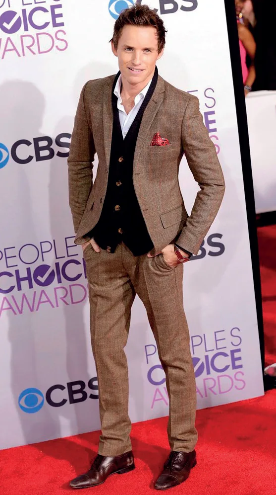 Mặc vest đẹp như Eddie Redmayne tại People's Choice Award Mặc vest đẹp như Eddie Redmayne tại People's Choice Award