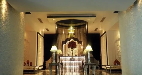 Nhà hàng lãng mạn kết hợp với lâu đài trong mơ, thì còn gì đẹp bằng ?