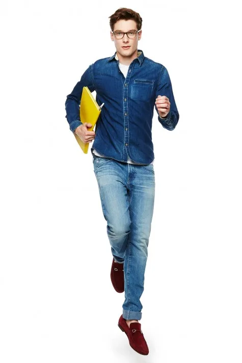 … hoặc với sơ mi denim … hoặc với sơ mi denim