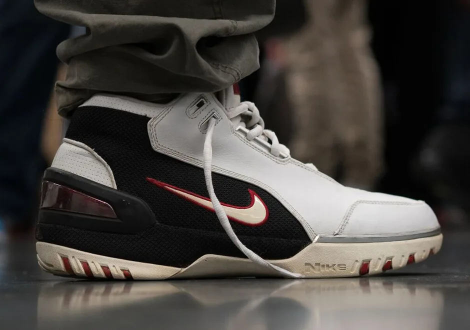 Soi dàn sneaker tại Sneaker Con Cleveland 2017 lớn nhất nước Mỹ