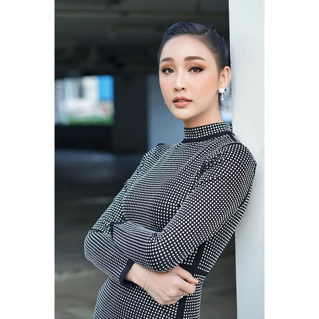 mỹ nhân chuyển giới - rose diện váy xinh đẹp