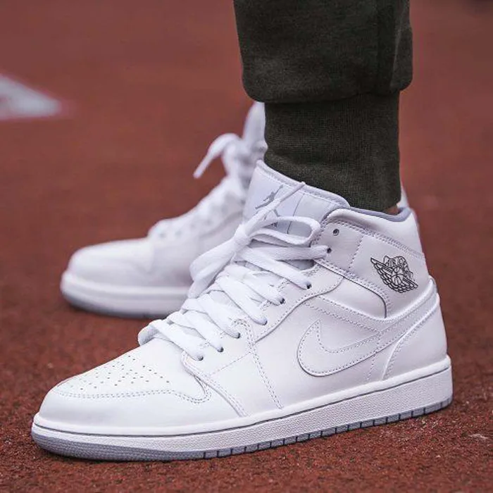 5 kieu giay the thao - basket-ball - Nike Air Jordan 1 Mid - elle man