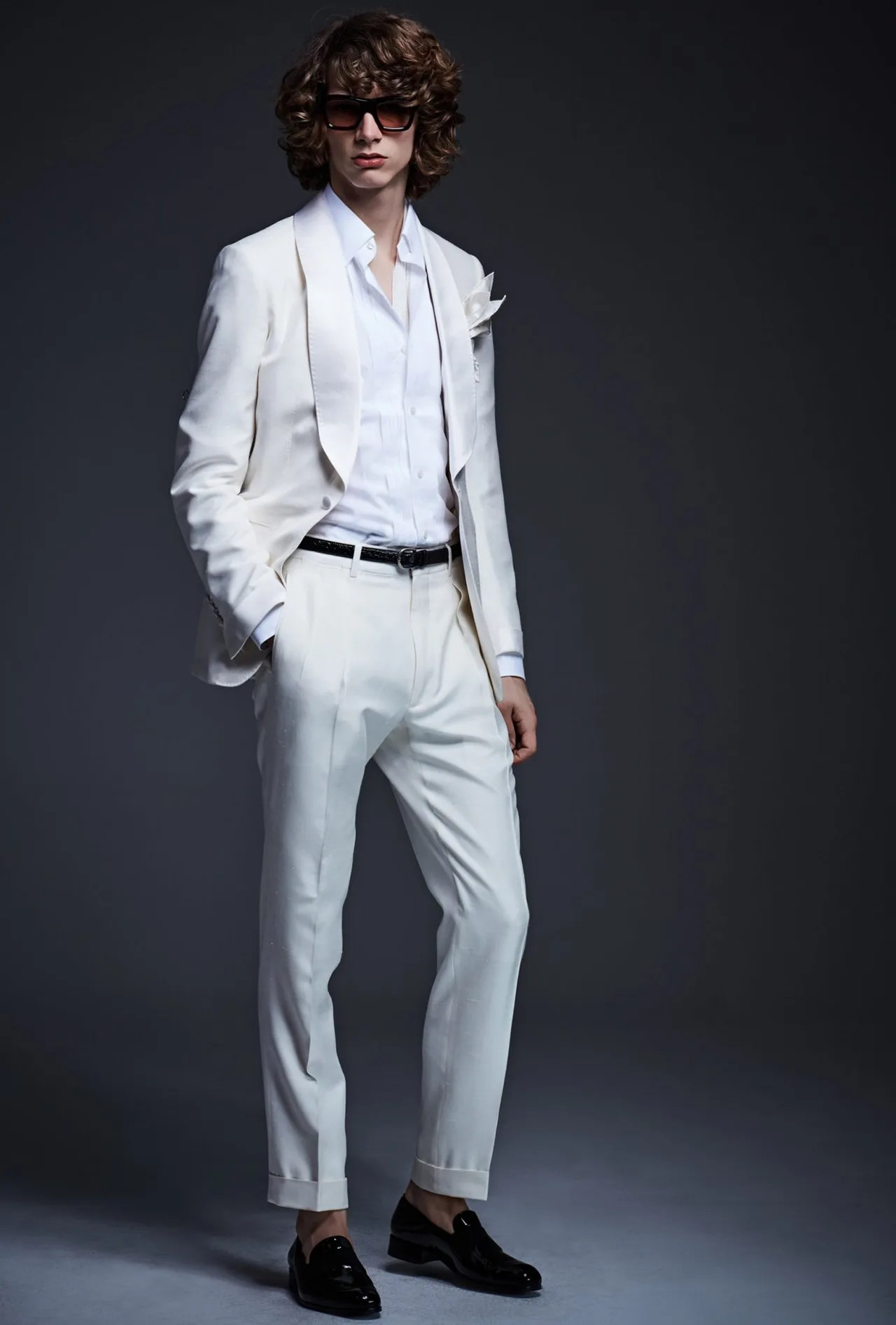 suit nam mau trang - GQ