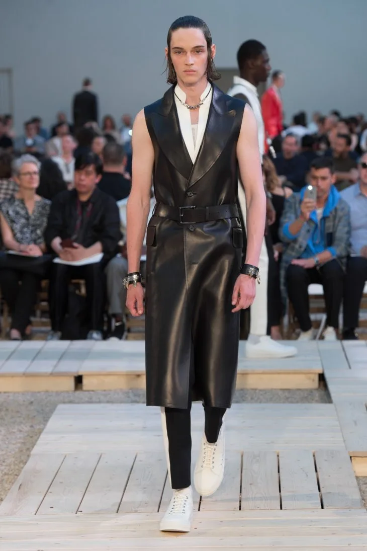 10 bộ sưu tập hàng đầu dành cho nam trong Tuần lễ thời trang 2018 alexander_mc_queen_look_4_menswear_spring_2018